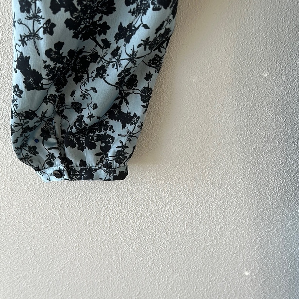 Zara‎ Floral Blue and Black midi dress size m long sleeve v-neck ruffled - Picture 4 of 14